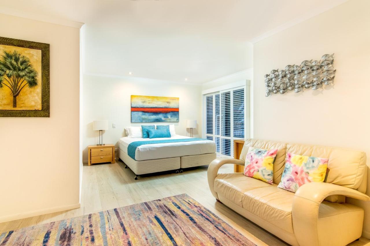 The Village Holiday Apartments At Burleigh Heads Gold Coast Exterior photo