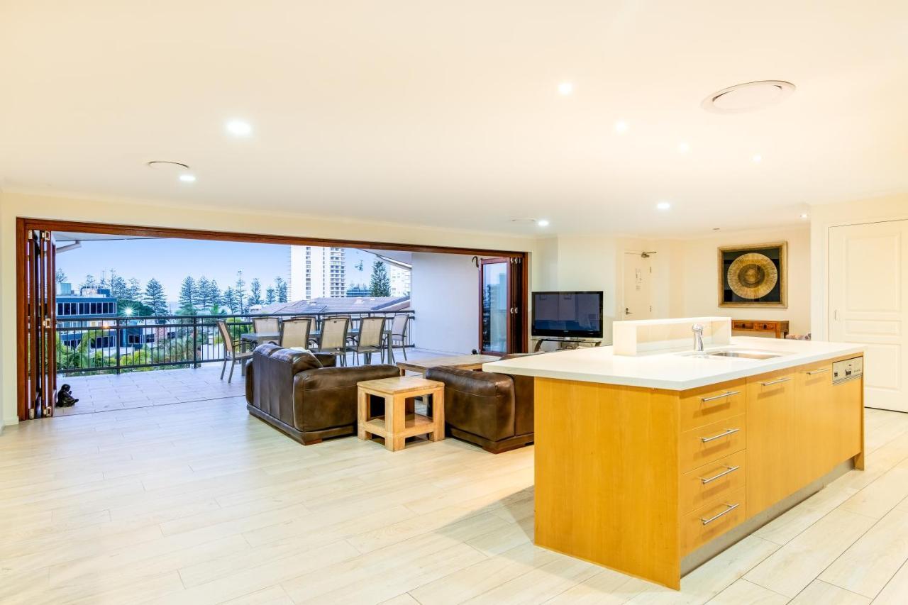 The Village Holiday Apartments At Burleigh Heads Gold Coast Exterior photo