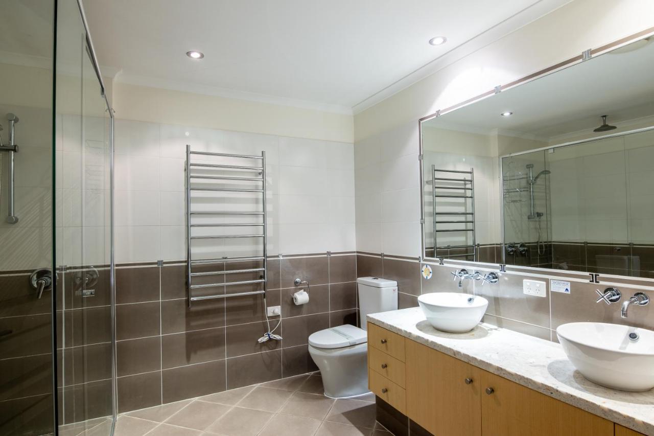 The Village Holiday Apartments At Burleigh Heads Gold Coast Exterior photo
