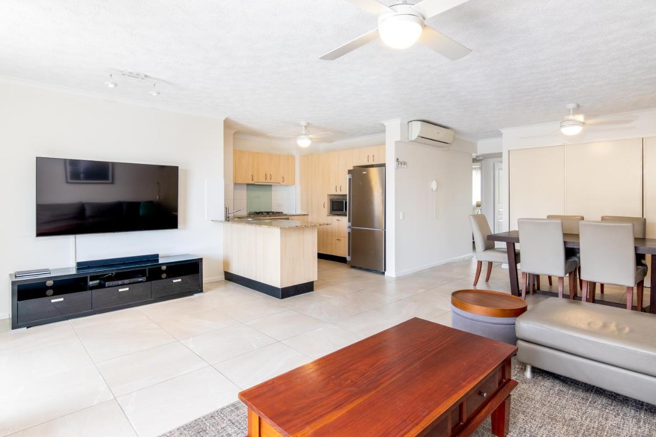 The Village Holiday Apartments At Burleigh Heads Gold Coast Exterior photo