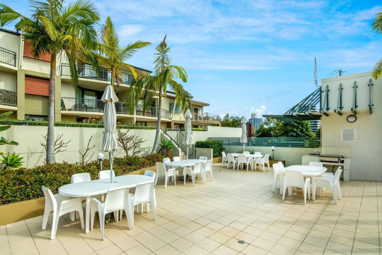 The Village Holiday Apartments At Burleigh Heads Gold Coast Exterior photo